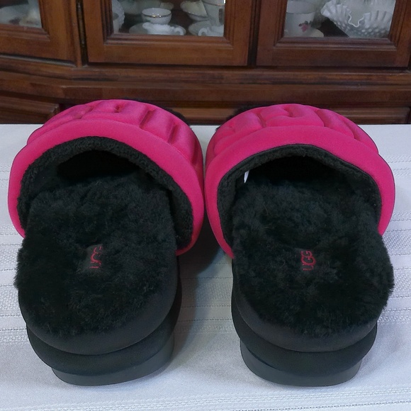 LKNW UGG Maxi Graphic Platform Slides, Color:Raspberry, Women’s Size 7(No Box) - Picture 2 of 10